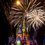 Planeje sua visita ao Magic Kingdom em 2025 e não perca os fogos do castelo