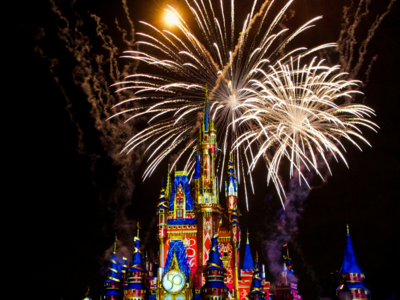 Planeje sua visita ao Magic Kingdom em 2025 e não perca os fogos do castelo