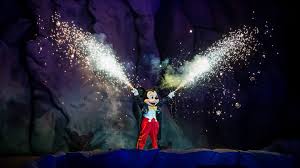Show Fantasmic no Hollywood Studios com Mickey Mouse e efeitos de fogos no parque da Disney em Orlando