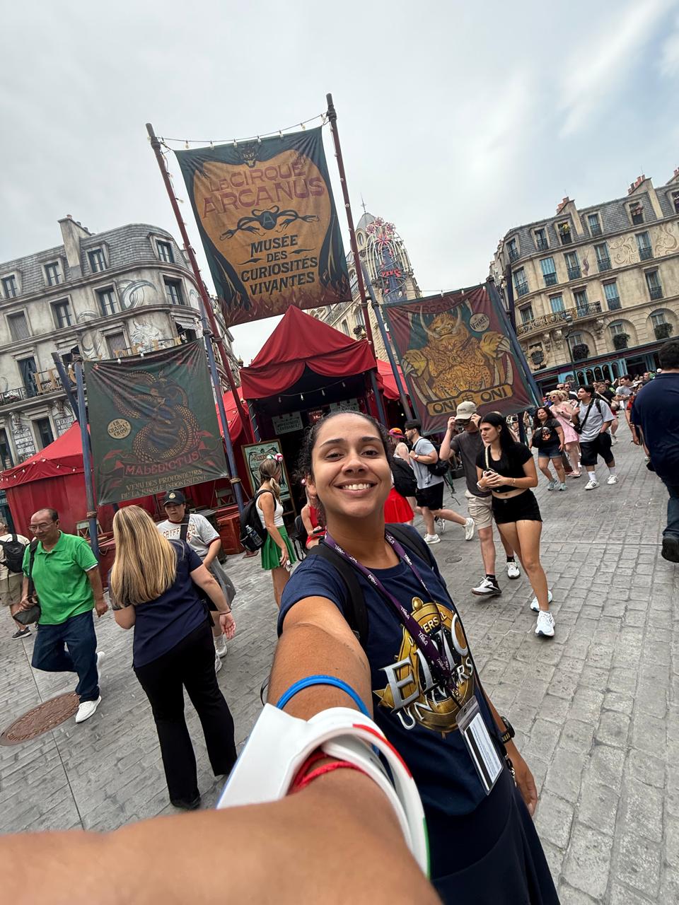 Beatriz da Talla Turismo na atração Harry Potter and the Battle at the Ministry no Ministry of Magic do Epic Universe