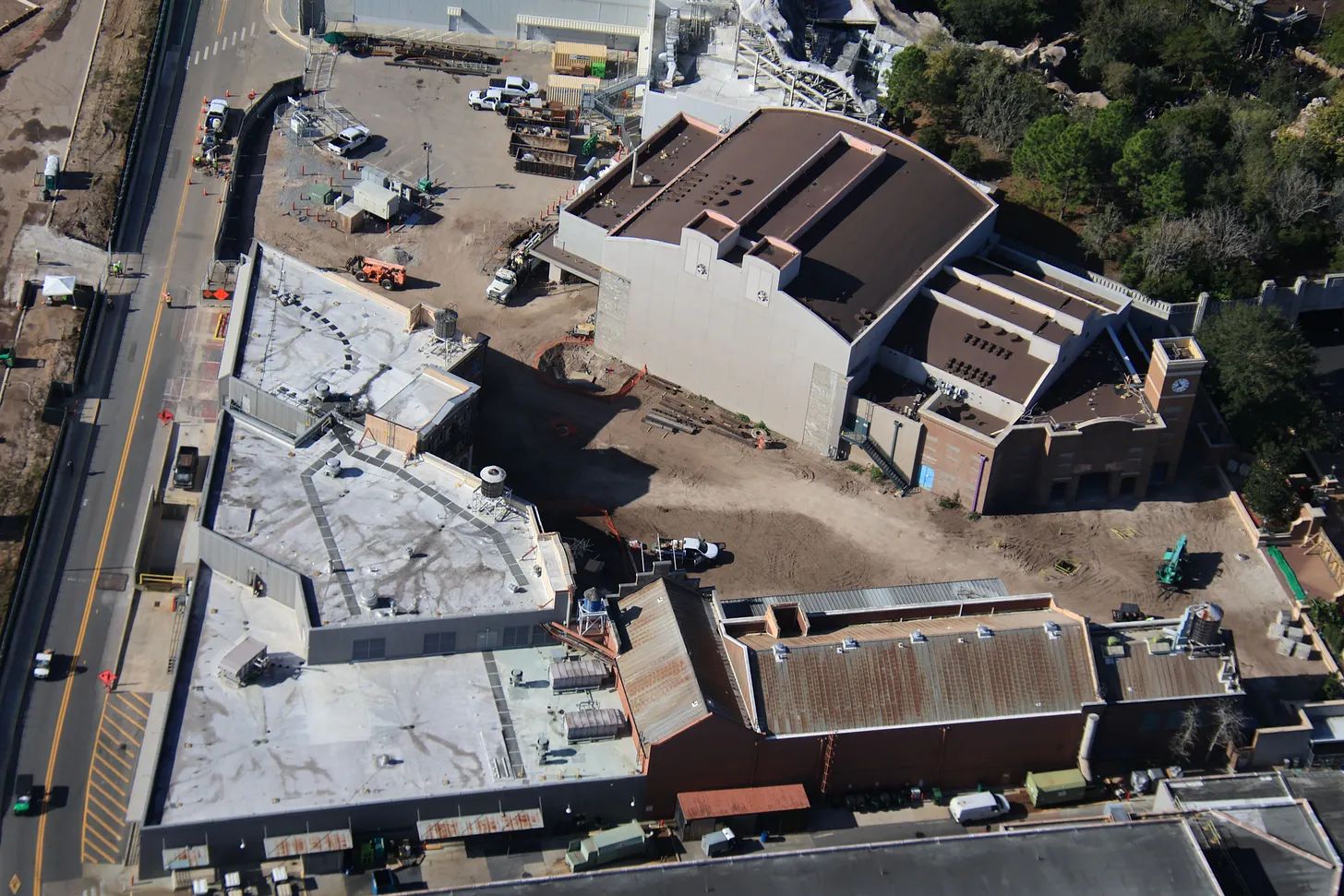 Obras de Monstropolis no Hollywood Studios com construção da nova área inspirada em Monsters, Inc. no Walt Disney World