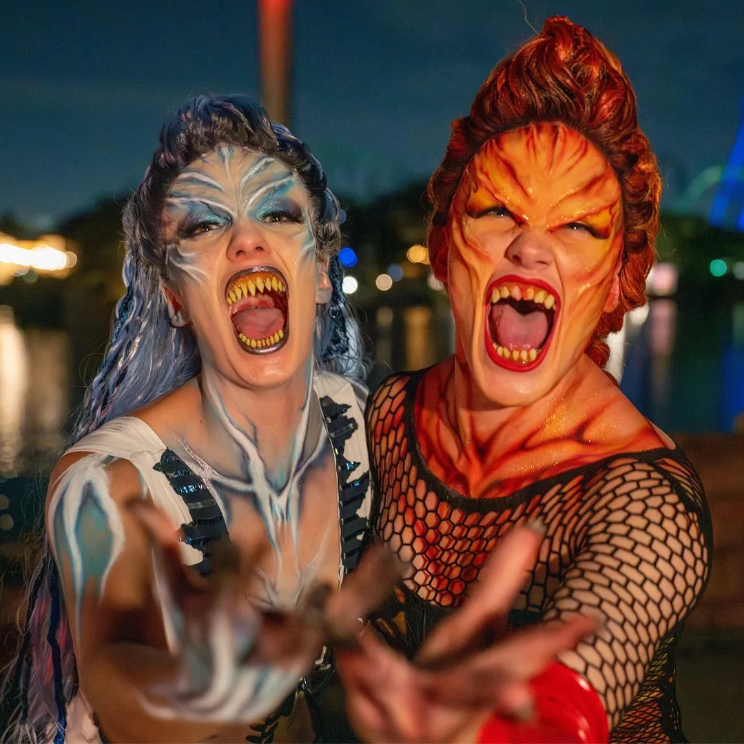 Personagens assustadores durante o Howl O Scream no SeaWorld Orlando