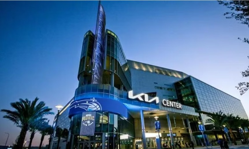 Kia Center em Orlando, arena do Orlando Magic que recebe jogos da NBA, eventos esportivos e shows no centro de Orlando, Flórida.