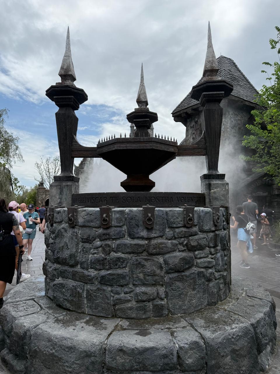 Área Dark Universe no Epic Universe da Universal Orlando inspirada em Frankenstein e monstros clássicos em 2026