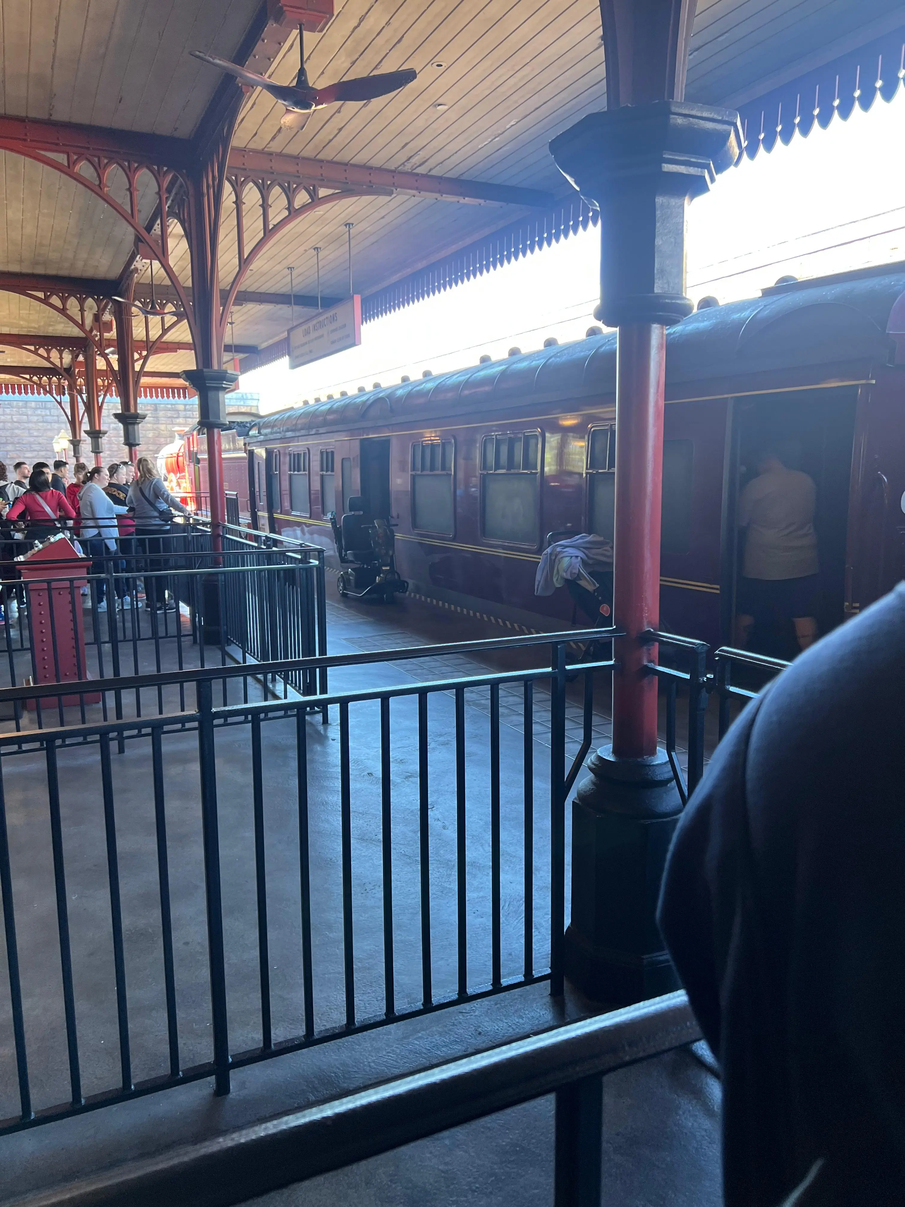 Hogwarts Express na estação de Hogsmeade no Universal Islands of Adventure em Orlando
