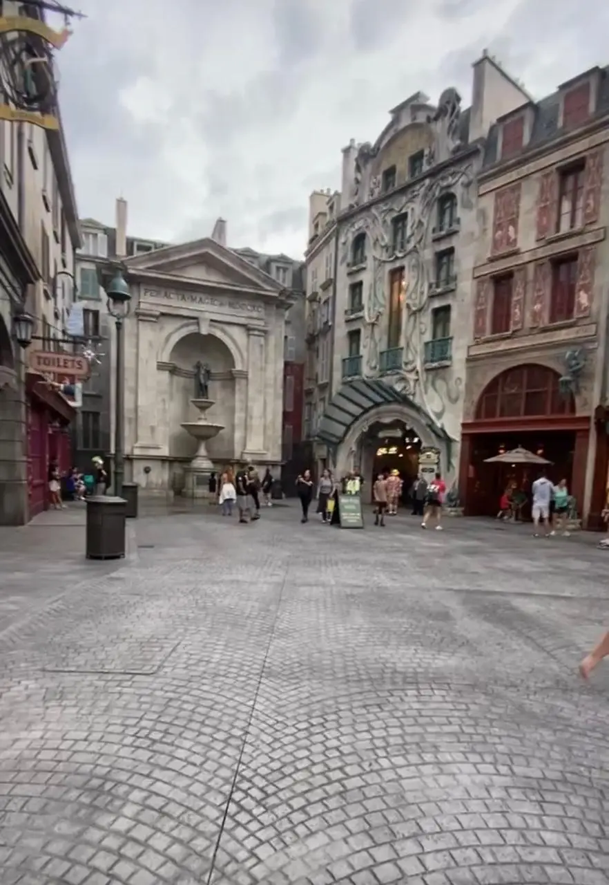 Paris bruxa no The Wizarding World of Harry Potter Ministry of Magic no Epic Universe em Orlando