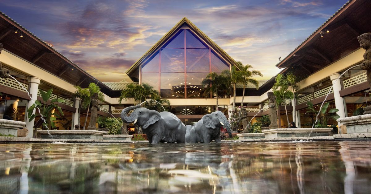 Loews Royal Pacific Resort no Universal Orlando Resort em Orlando, hotel Premier da Universal com hospedagem próxima aos parques e benefício Universal Express Unlimited.