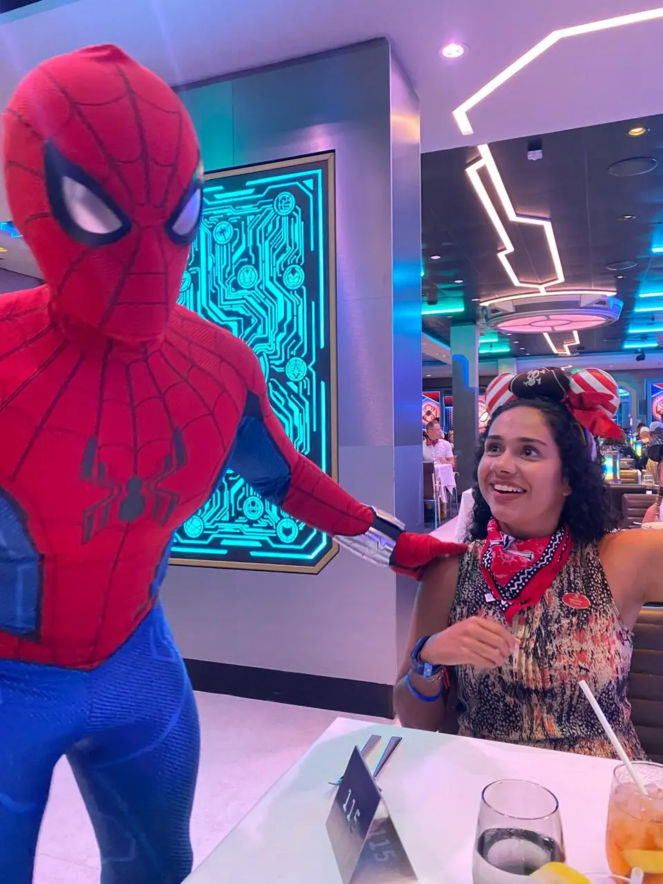 Encontro com personagem a bordo de um cruzeiro Disney