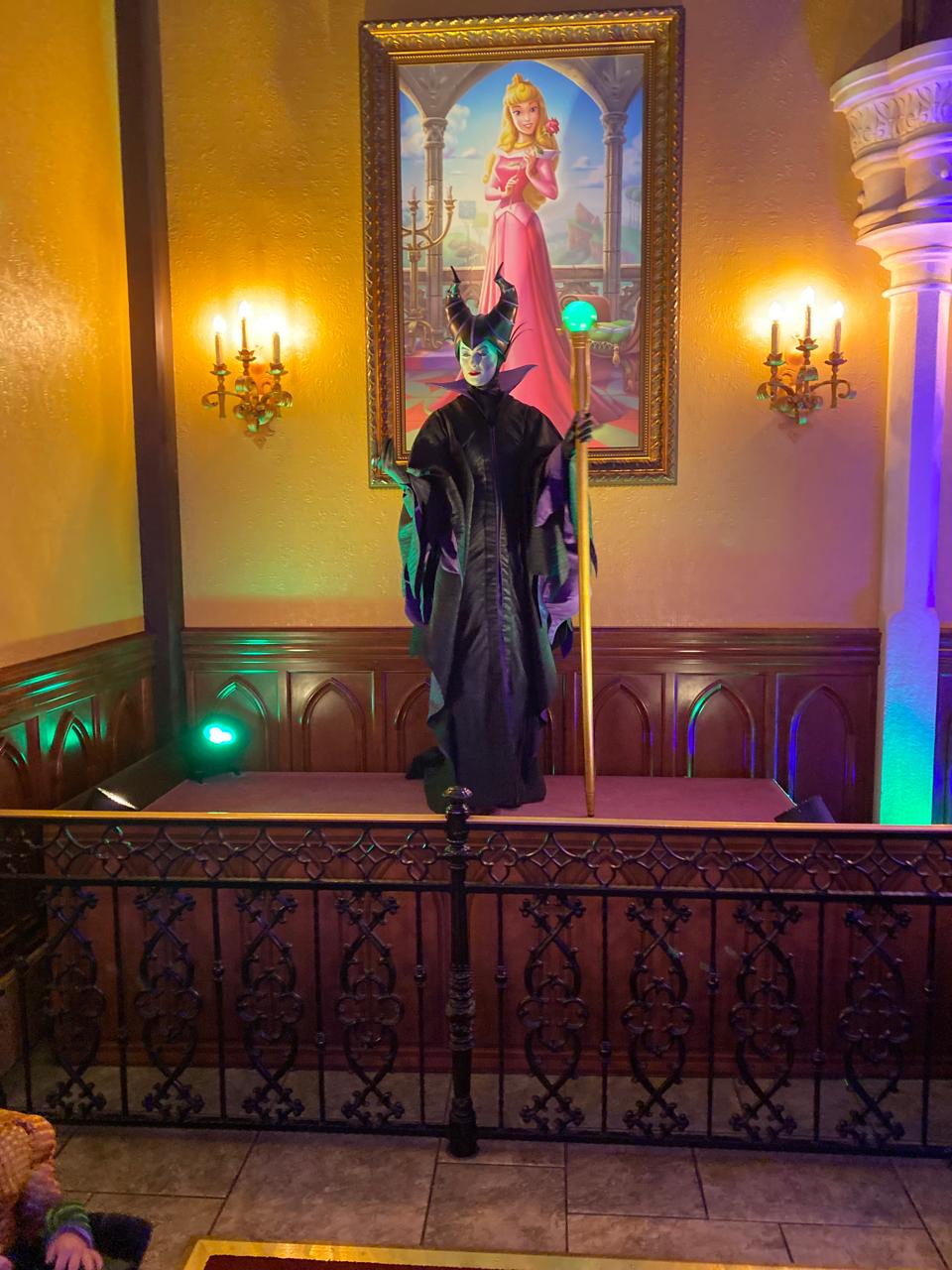 Malévola em apresentação temática durante a Mickey’s Not-So-Scary Halloween Party no Magic Kingdom em Orlando.