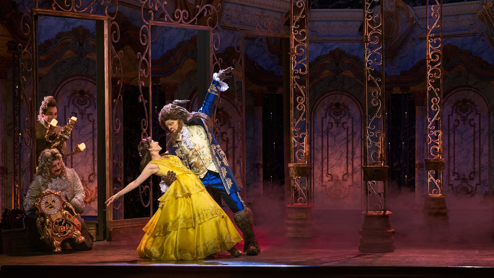Espetáculo Beauty and the Beast apresentado no Disney Dream