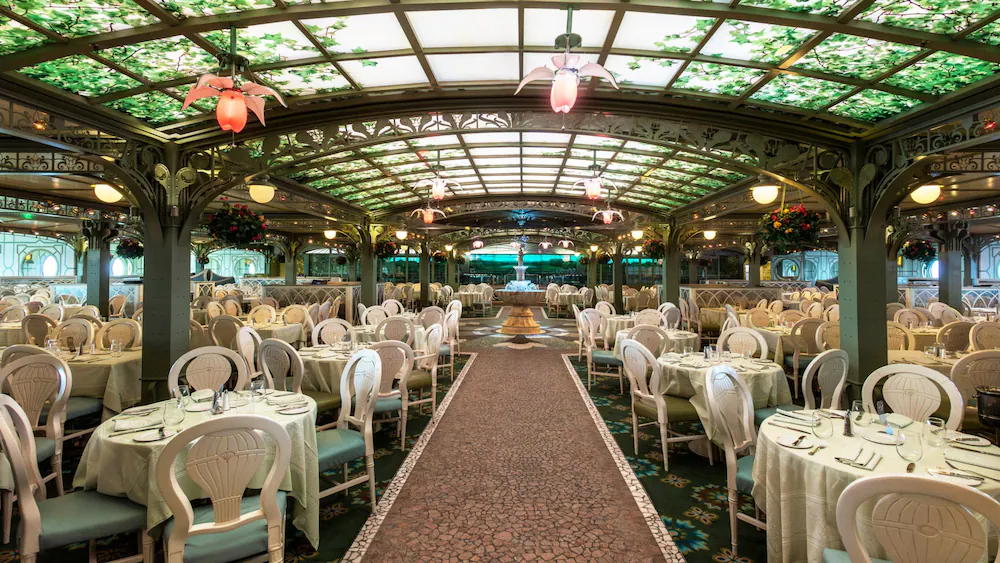 Enchanted Garden, restaurante do jantar rotativo no Disney Dream