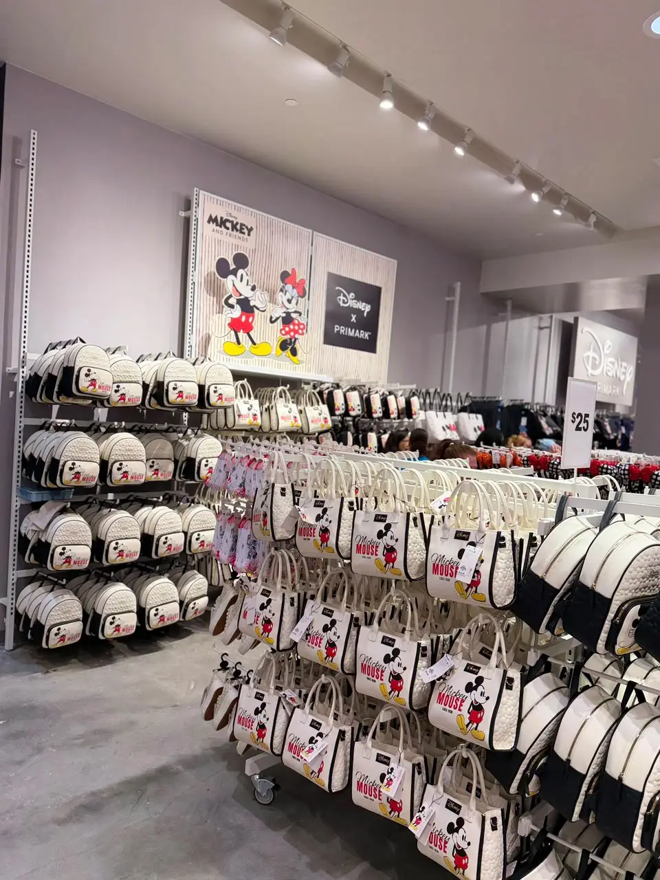 Produtos Disney de Mickey e Minnie na nova Primark em Orlando